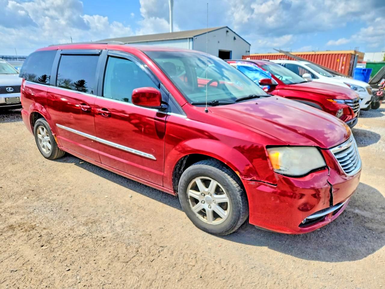 2011 Chrysler Town & Country Touring Red vin: 2A4RR5DG9BR726945