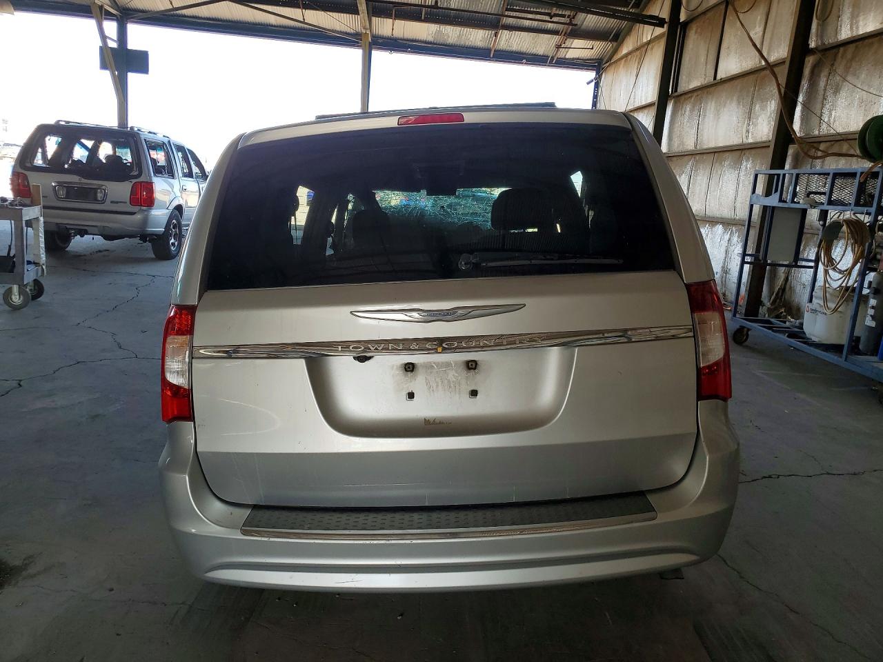 2011 Chrysler Town & Country Touring Silver vin: 2A4RR5DG9BR781797