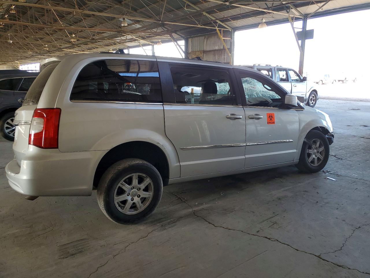 2011 Chrysler Town & Country Touring Silver vin: 2A4RR5DG9BR781797