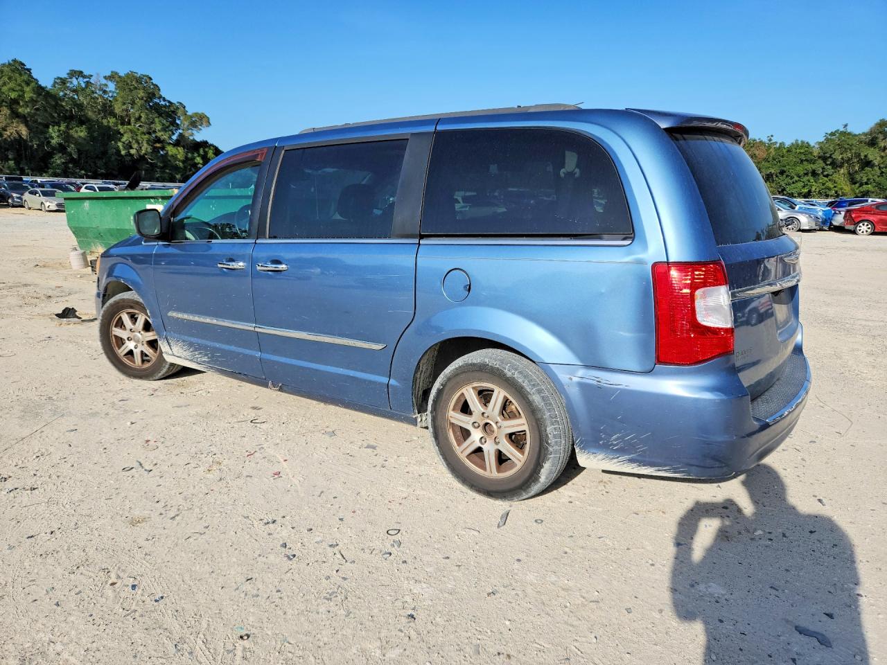 2011 Chrysler Town & Country Touring Blue vin: 2A4RR5DG9BR782397
