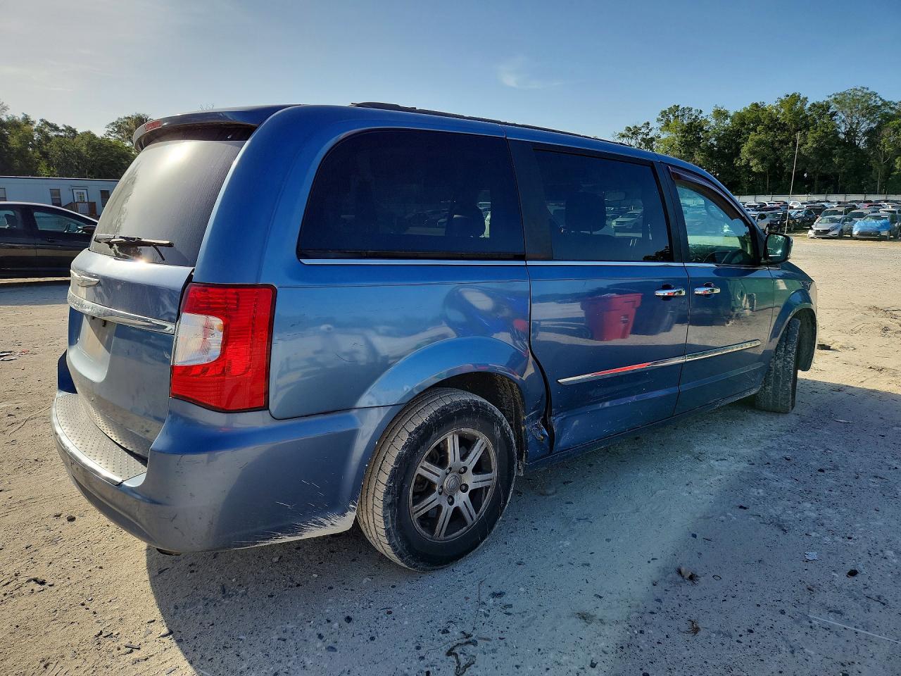 2011 Chrysler Town & Country Touring Blue vin: 2A4RR5DG9BR782397
