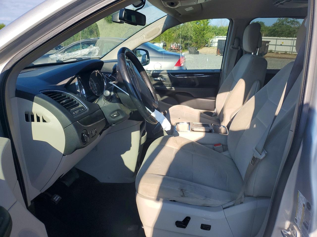 2011 Chrysler Town & Country Touring Silver vin: 2A4RR5DGXBR665086