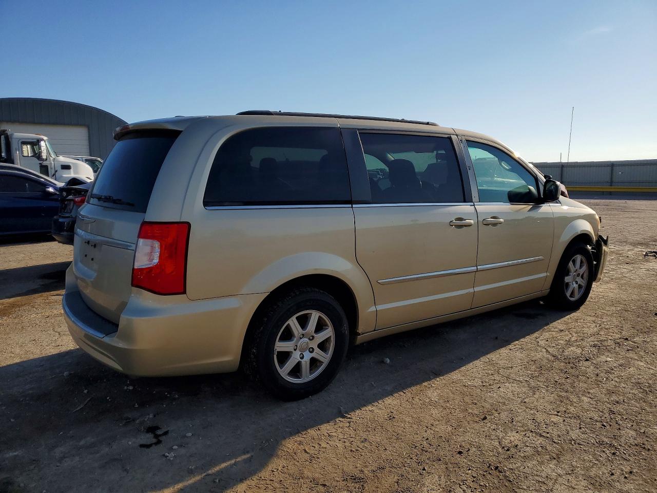 2011 Chrysler Town & Country Touring Gold vin: 2A4RR5DGXBR681790