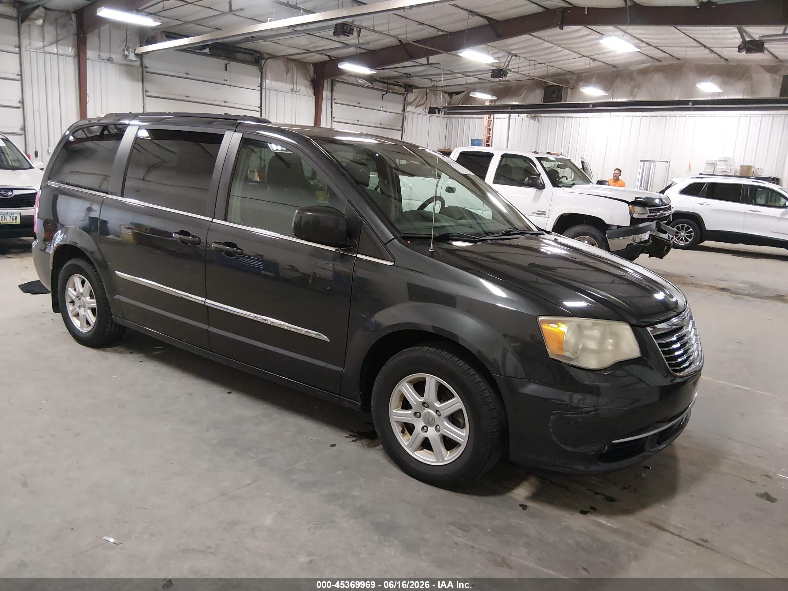 2011 Chrysler Town & Country Touring Gray vin: 2A4RR5DGXBR682373