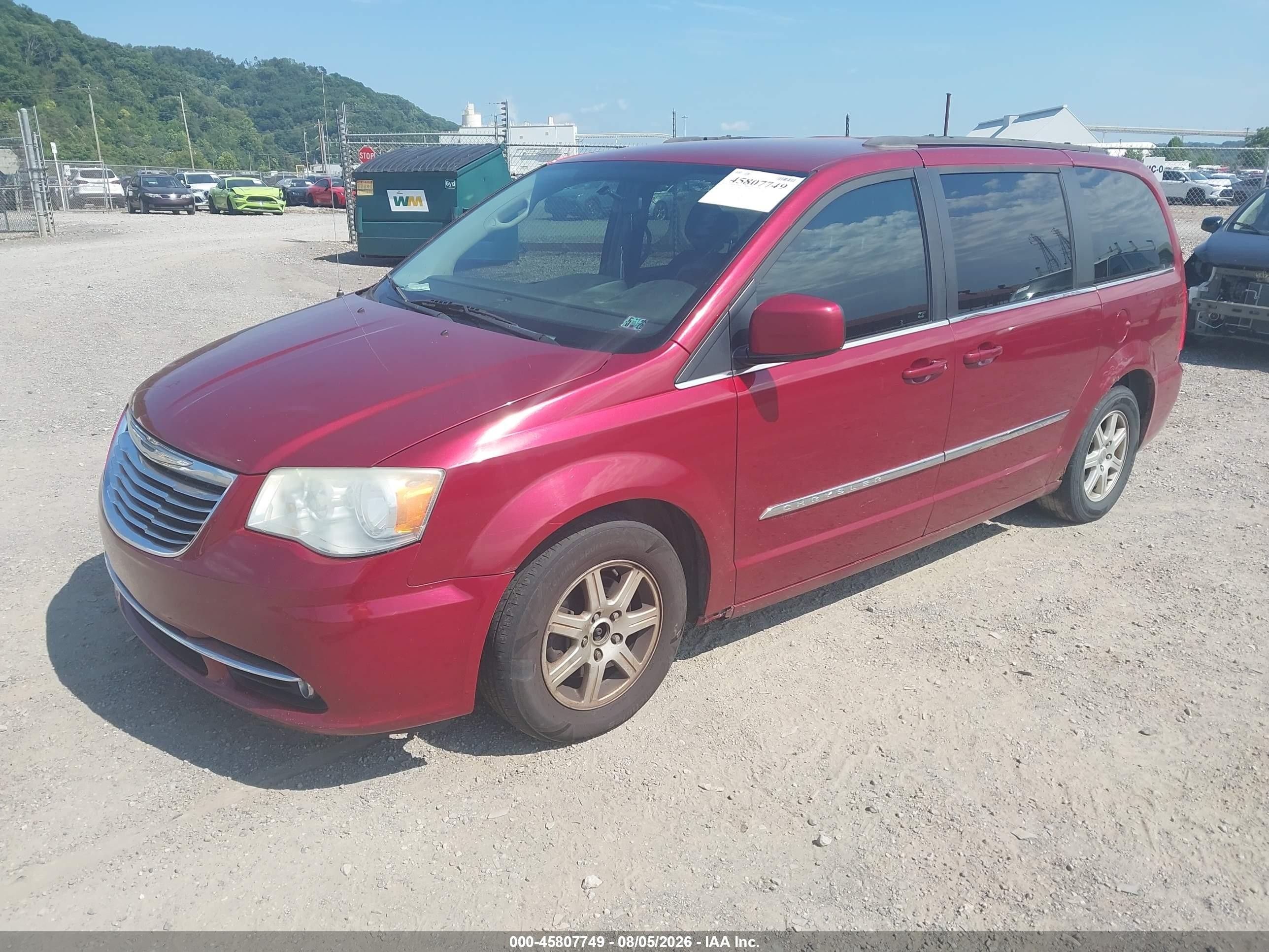 2011 Chrysler Town & Country Touring Maroon vin: 2A4RR5DGXBR746296