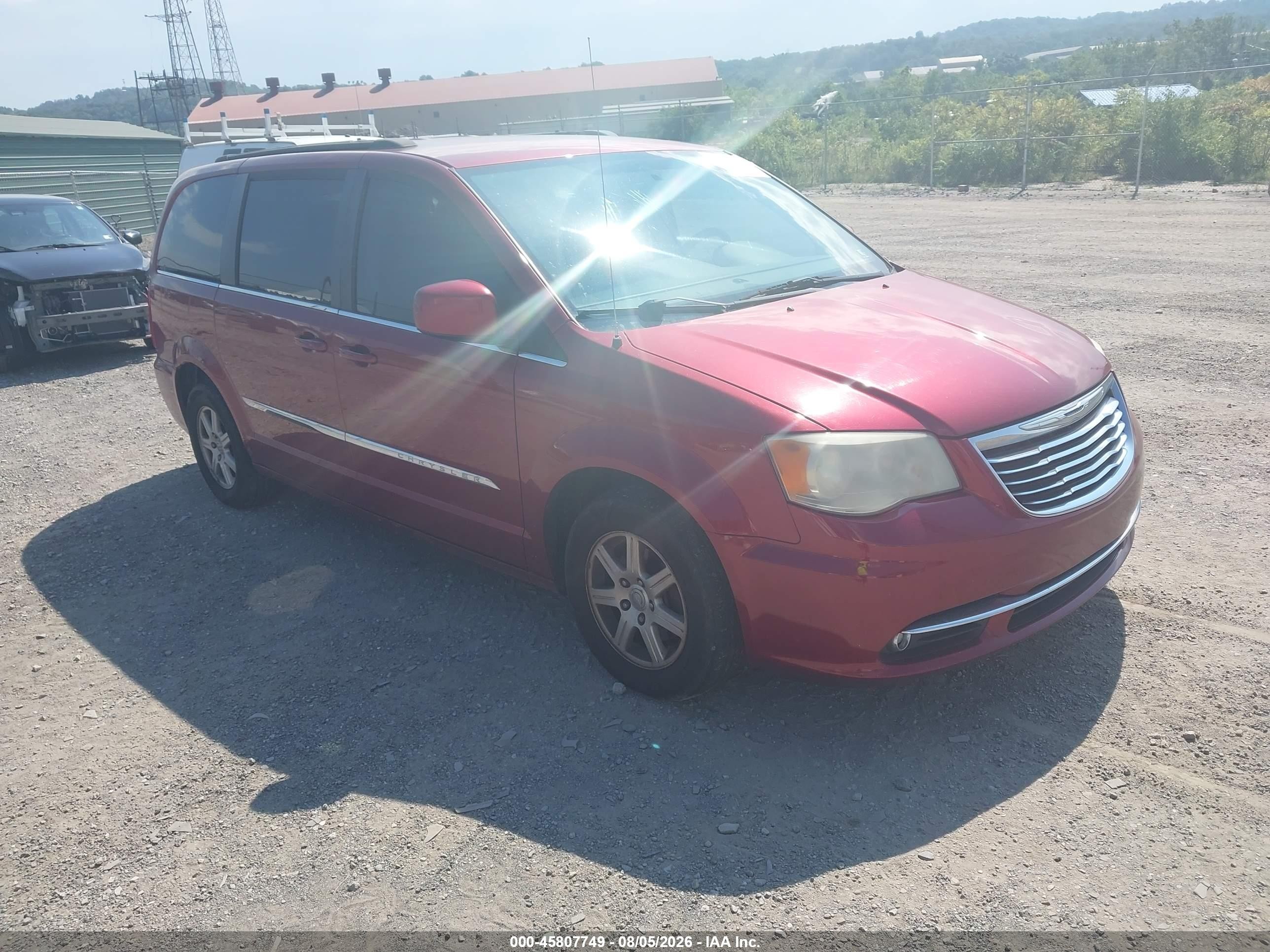 2011 Chrysler Town & Country Touring Maroon vin: 2A4RR5DGXBR746296