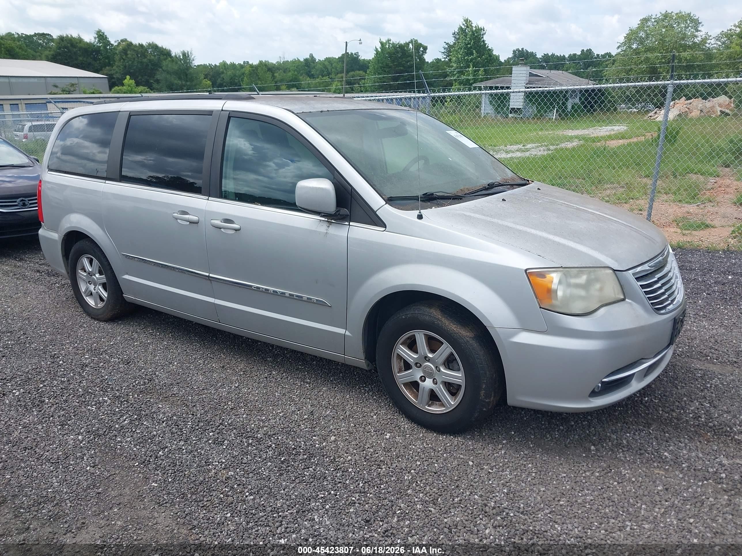 2011 Chrysler Town & Country Touring Silver vin: 2A4RR5DGXBR766080