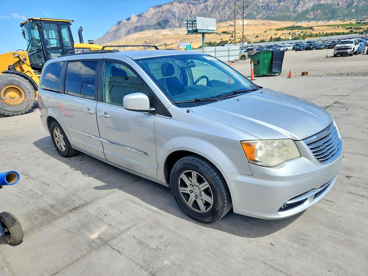 2011 Chrysler Town & Country Touring Silver vin: 2A4RR5DGXBR779752