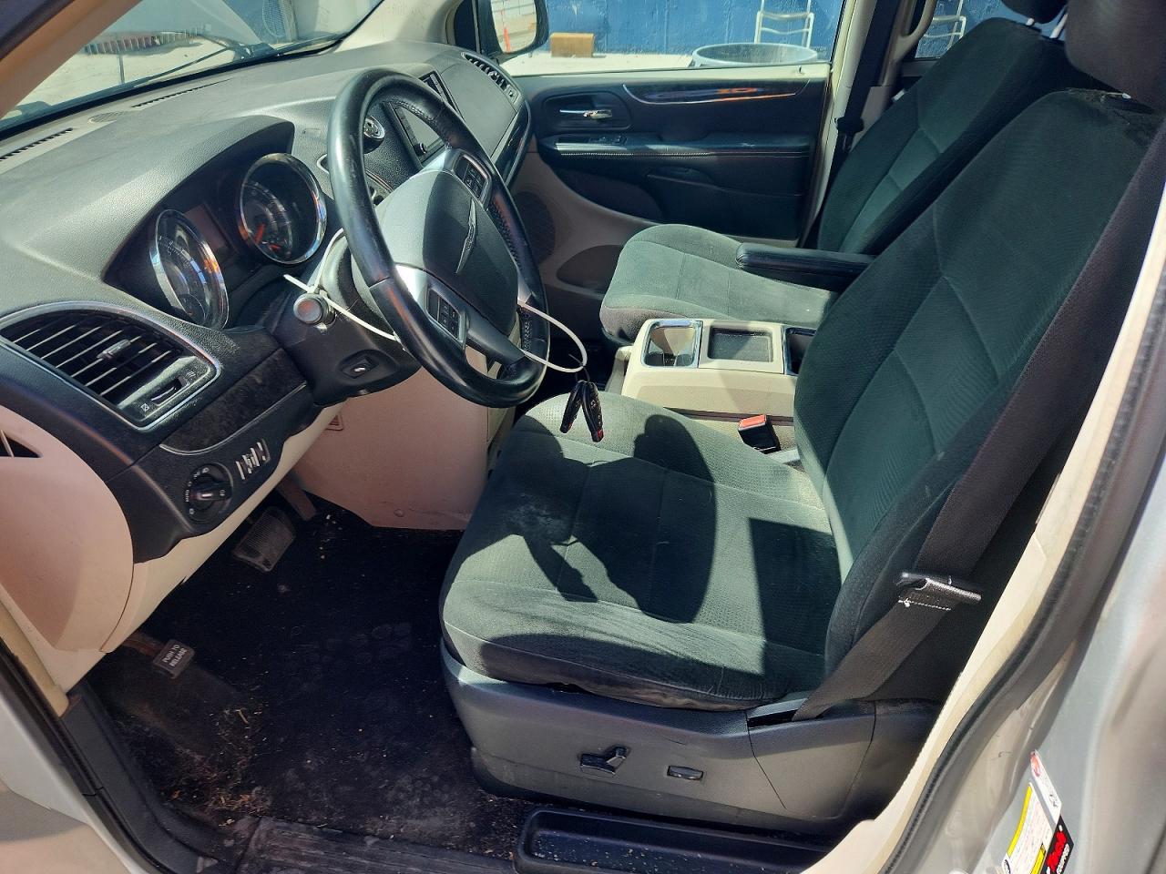 2011 Chrysler Town & Country Touring Silver vin: 2A4RR5DGXBR779752