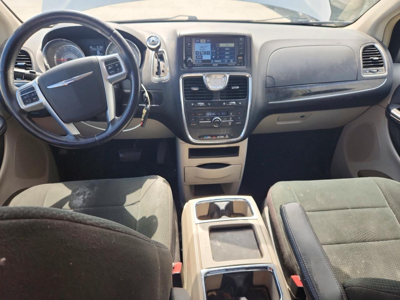 2011 Chrysler Town & Country Touring Silver vin: 2A4RR5DGXBR779752