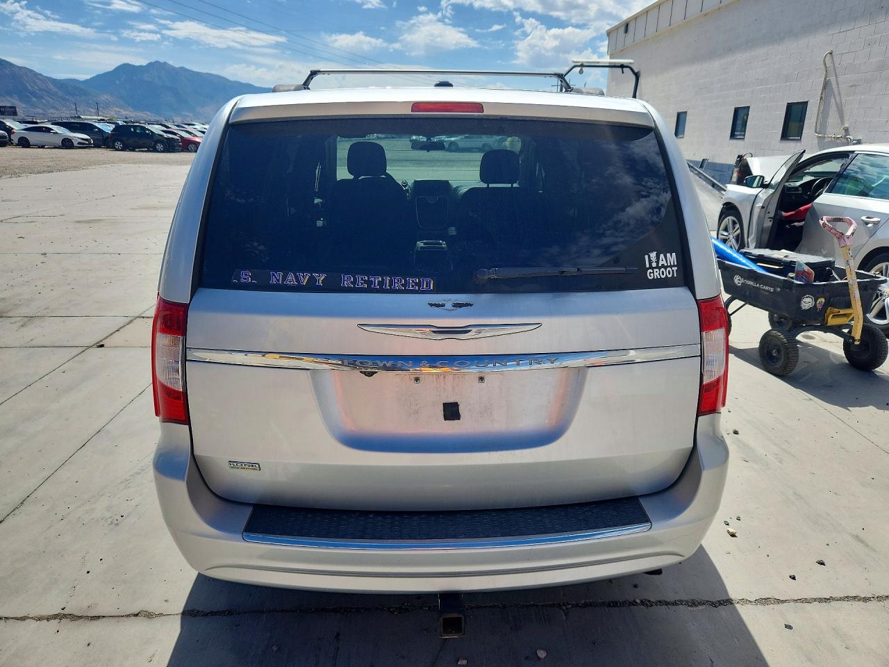 2011 Chrysler Town & Country Touring Silver vin: 2A4RR5DGXBR779752