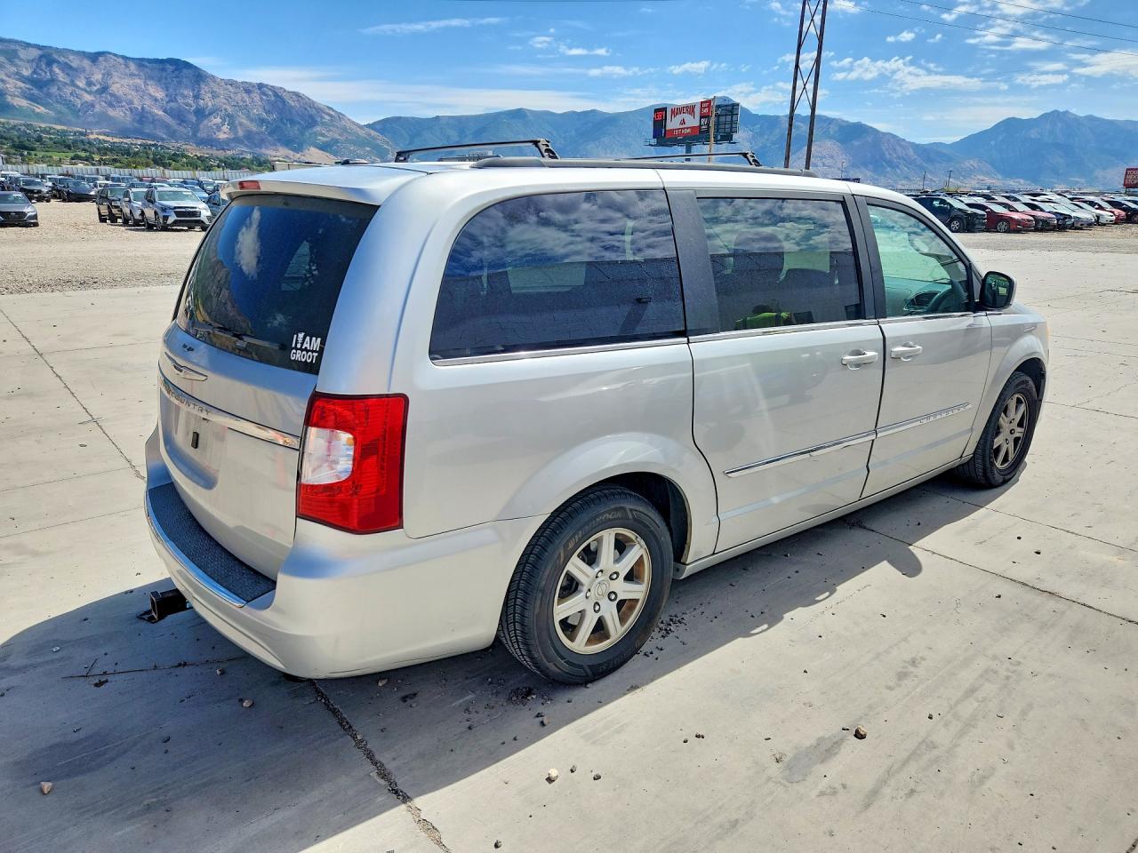 2011 Chrysler Town & Country Touring Silver vin: 2A4RR5DGXBR779752