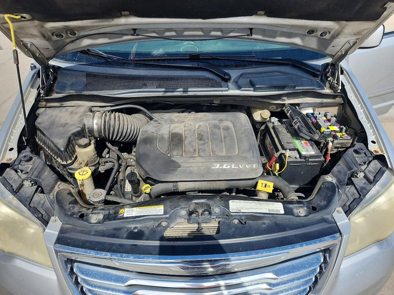 2011 Chrysler Town & Country Touring Silver vin: 2A4RR5DGXBR779752