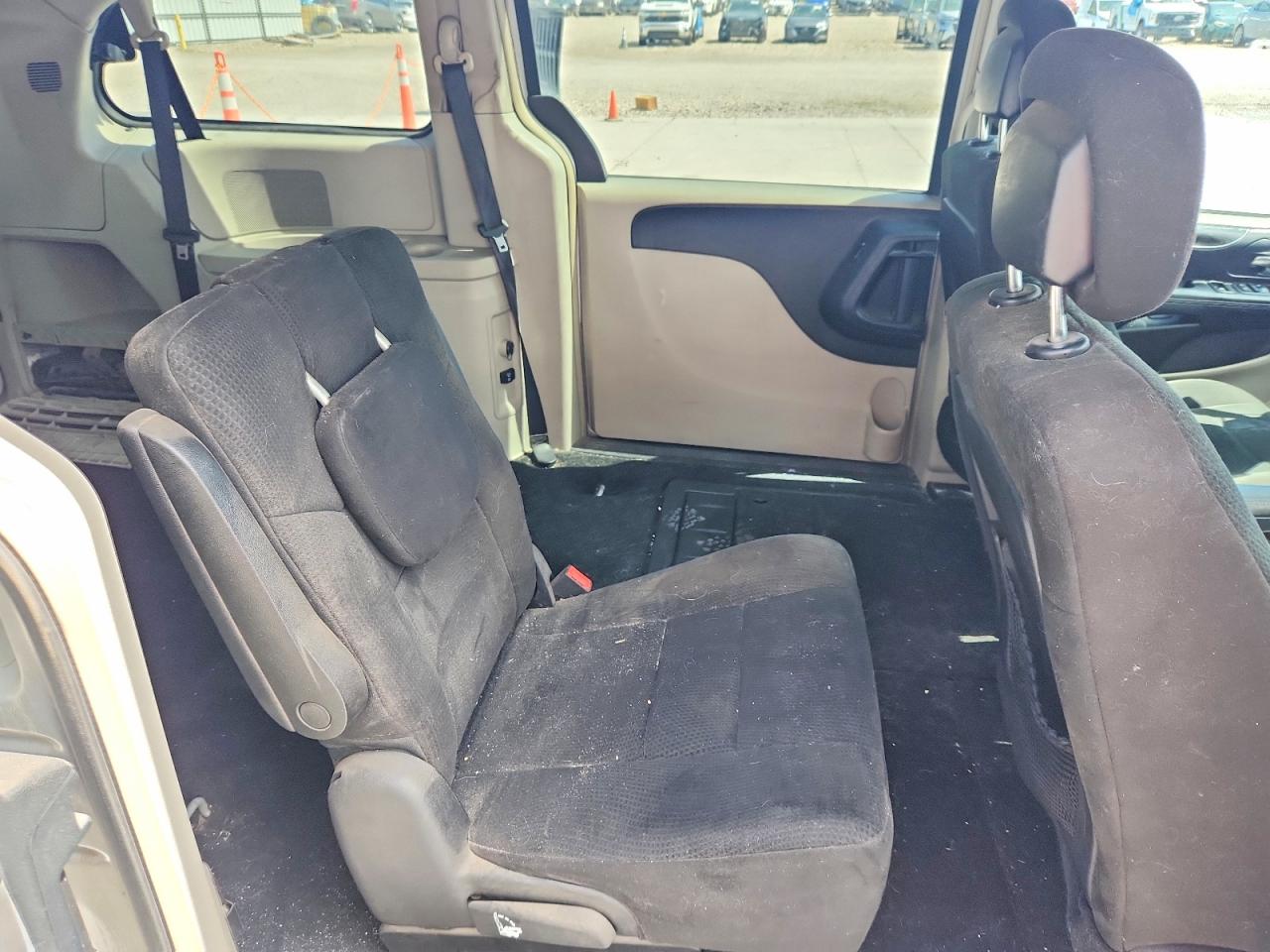 2011 Chrysler Town & Country Touring Silver vin: 2A4RR5DGXBR779752