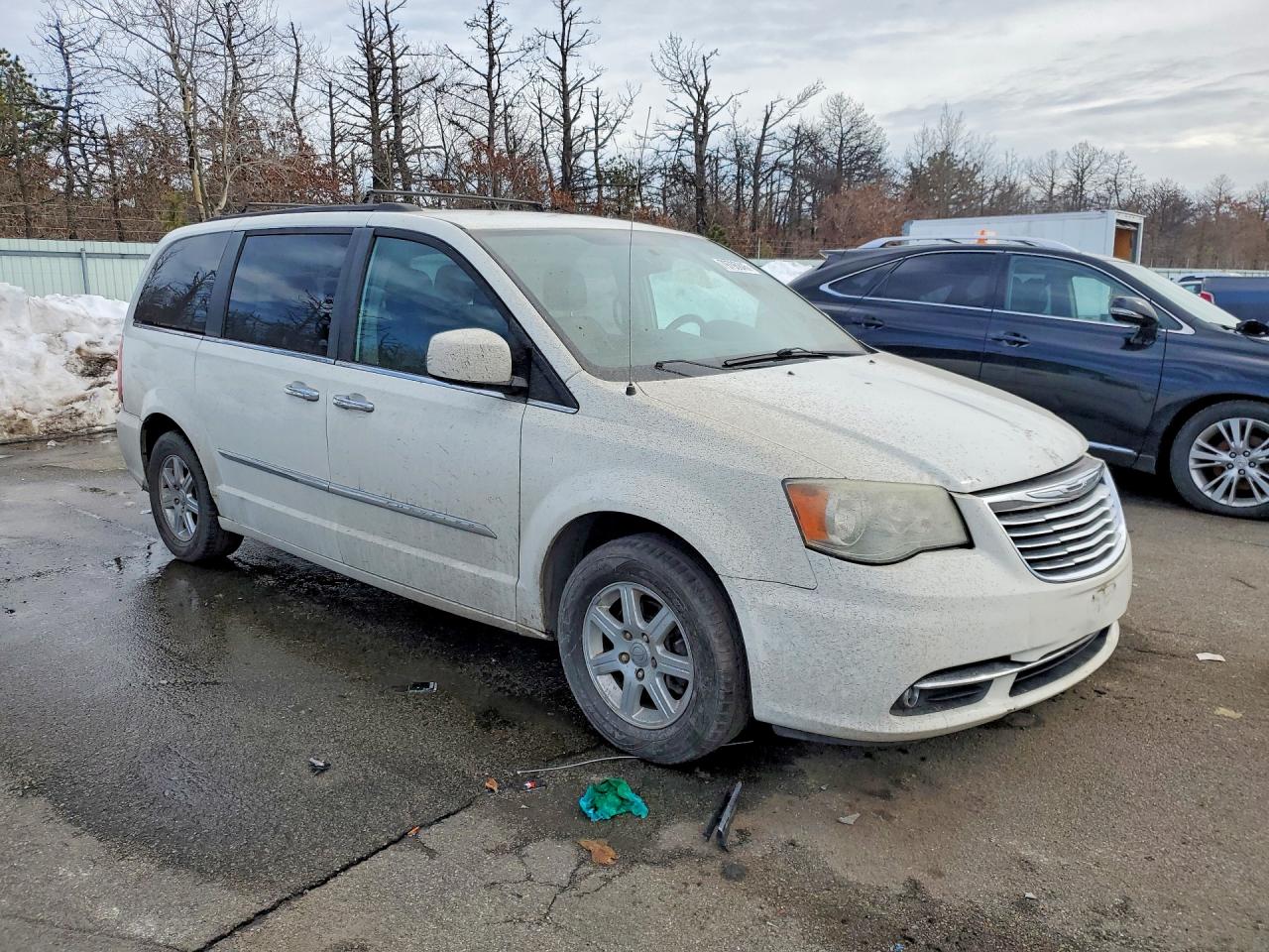 2011 Chrysler Town & Country Touring White vin: 2A4RR5DGXBR781548