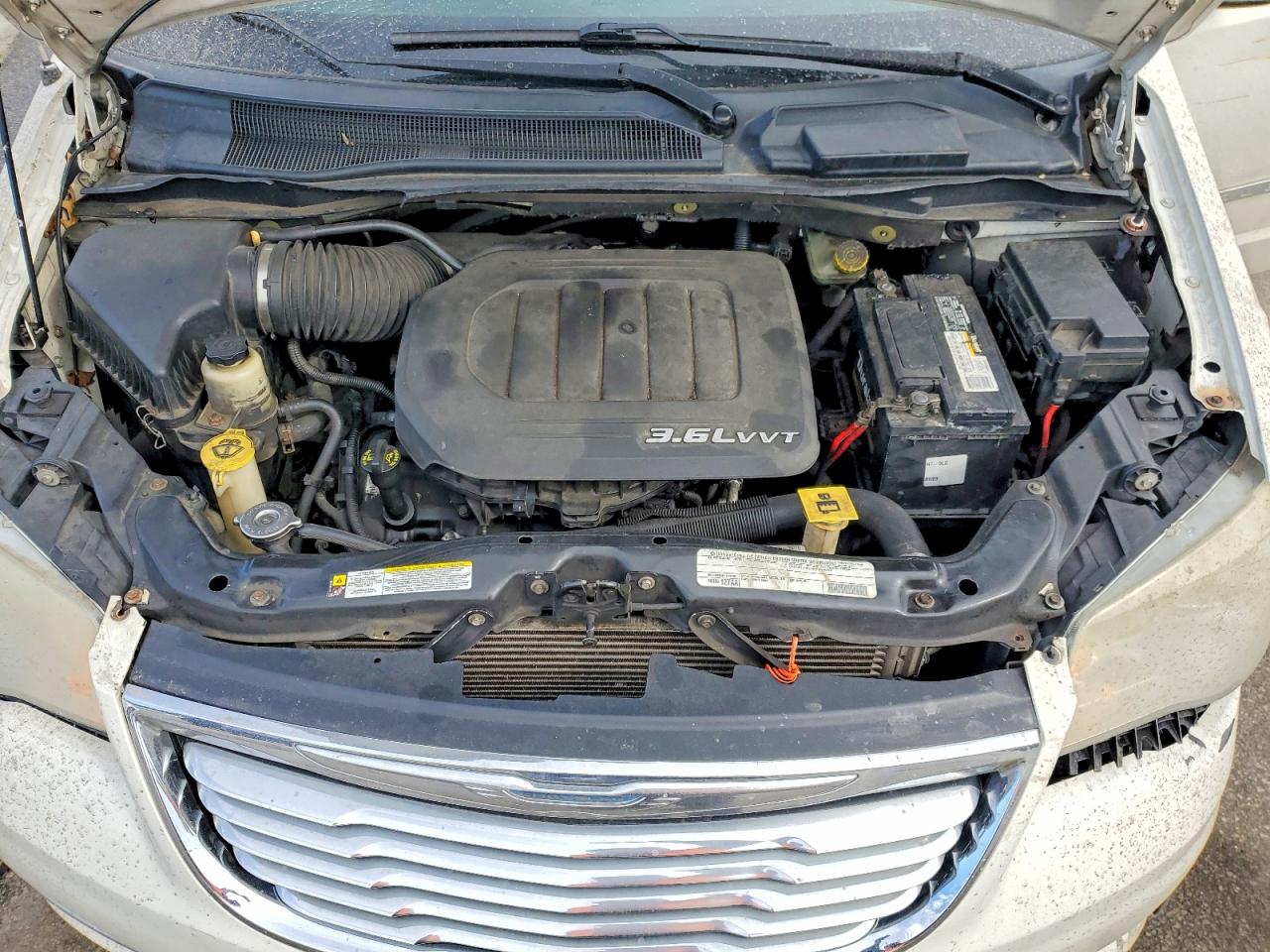 2011 Chrysler Town & Country Touring White vin: 2A4RR5DGXBR781548