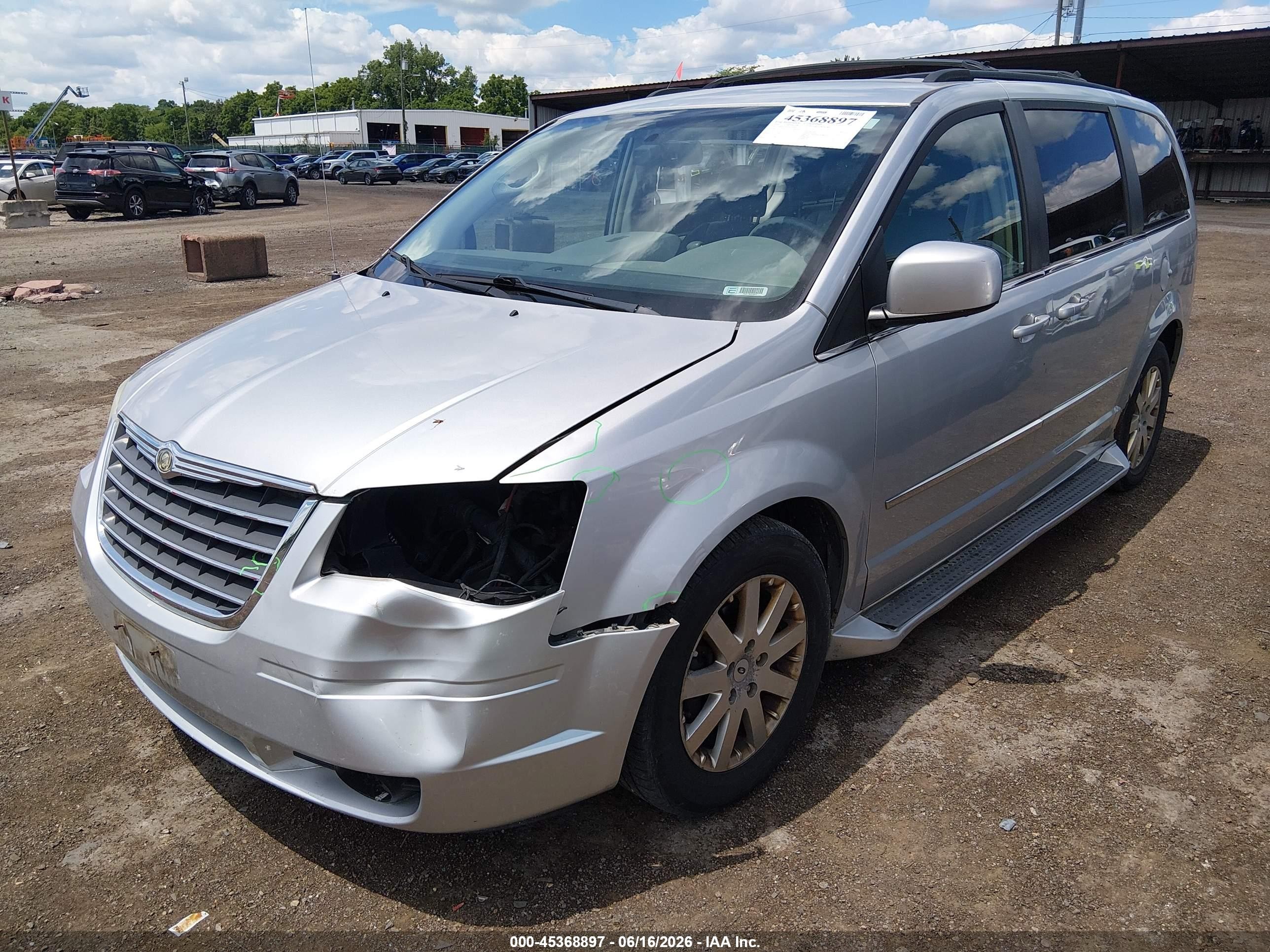 2010 Chrysler Town & Country Touring Silver vin: 2A4RR5DX0AR128340