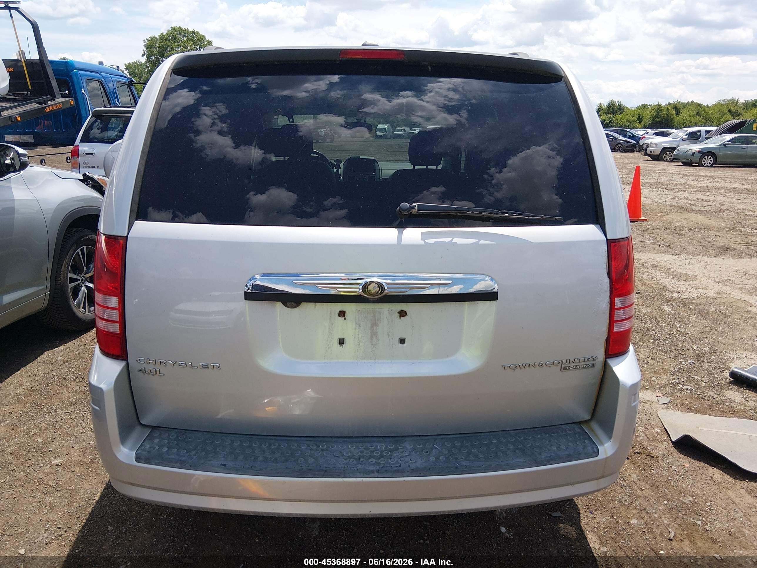 2010 Chrysler Town & Country Touring Silver vin: 2A4RR5DX0AR128340