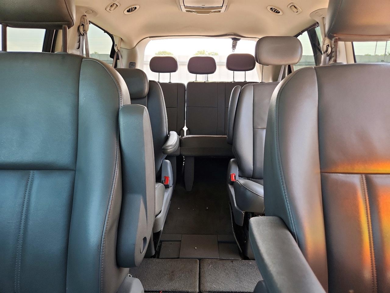 2010 Chrysler Town & Country Touring Black vin: 2A4RR5DX5AR201072
