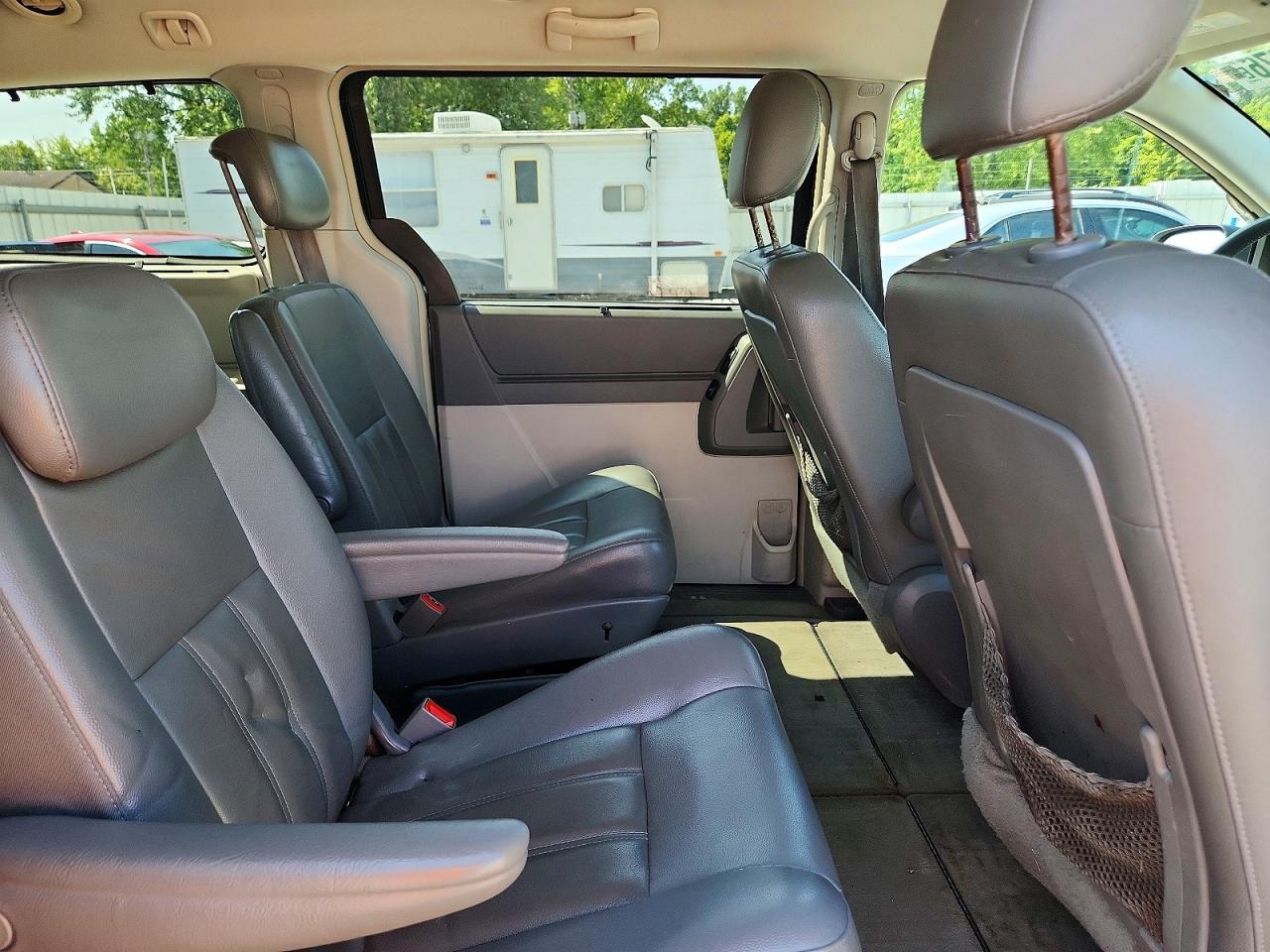 2010 Chrysler Town & Country Touring Black vin: 2A4RR5DX5AR201072