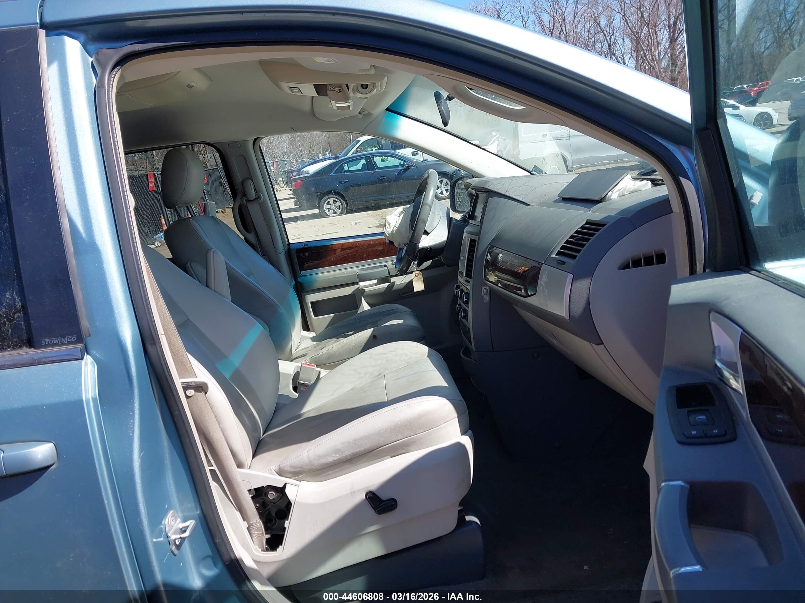 2010 Chrysler Town & Country Touring Light Blue vin: 2A4RR5DX6AR233450