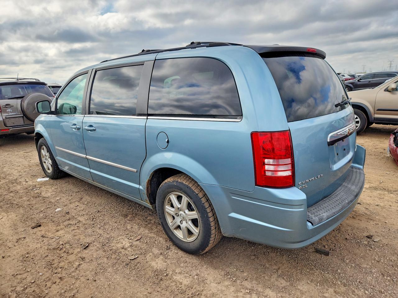 2010 Chrysler Town & Country Touring Turquoise vin: 2A4RR5DX6AR253939