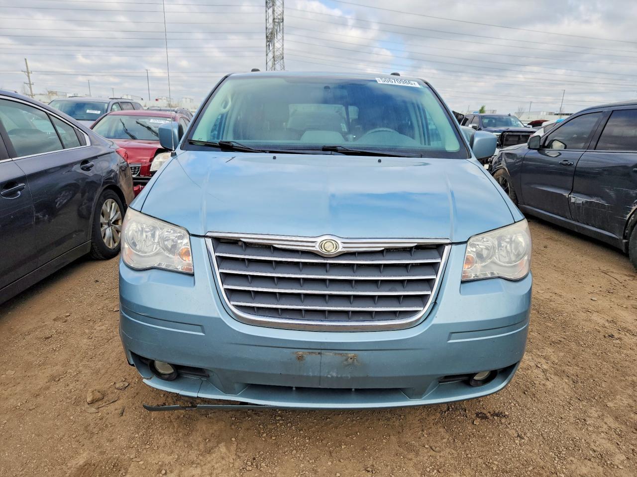 2010 Chrysler Town & Country Touring Turquoise vin: 2A4RR5DX6AR253939