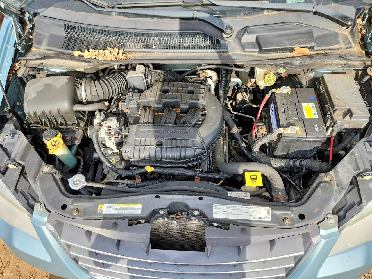 2010 Chrysler Town & Country Touring Turquoise vin: 2A4RR5DX6AR253939