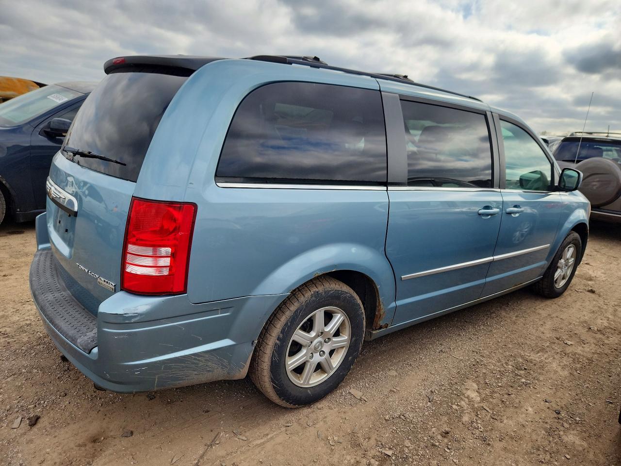 2010 Chrysler Town & Country Touring Turquoise vin: 2A4RR5DX6AR253939