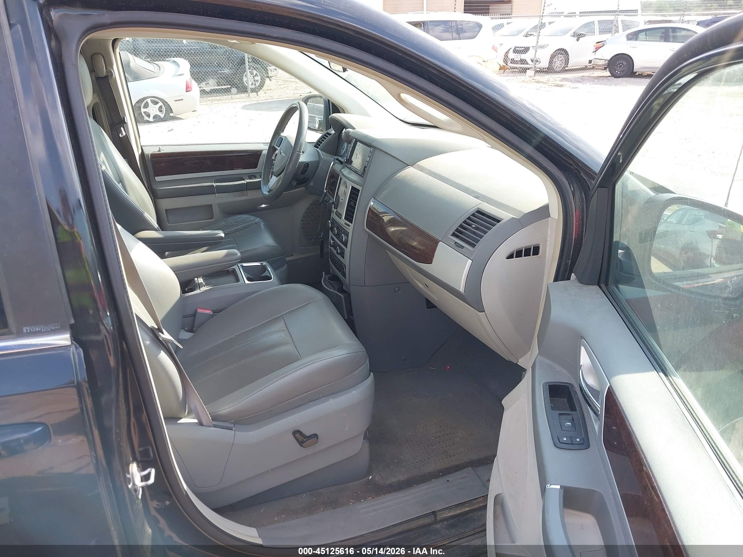2010 Chrysler Town & Country Touring Black vin: 2A4RR5DX6AR345309