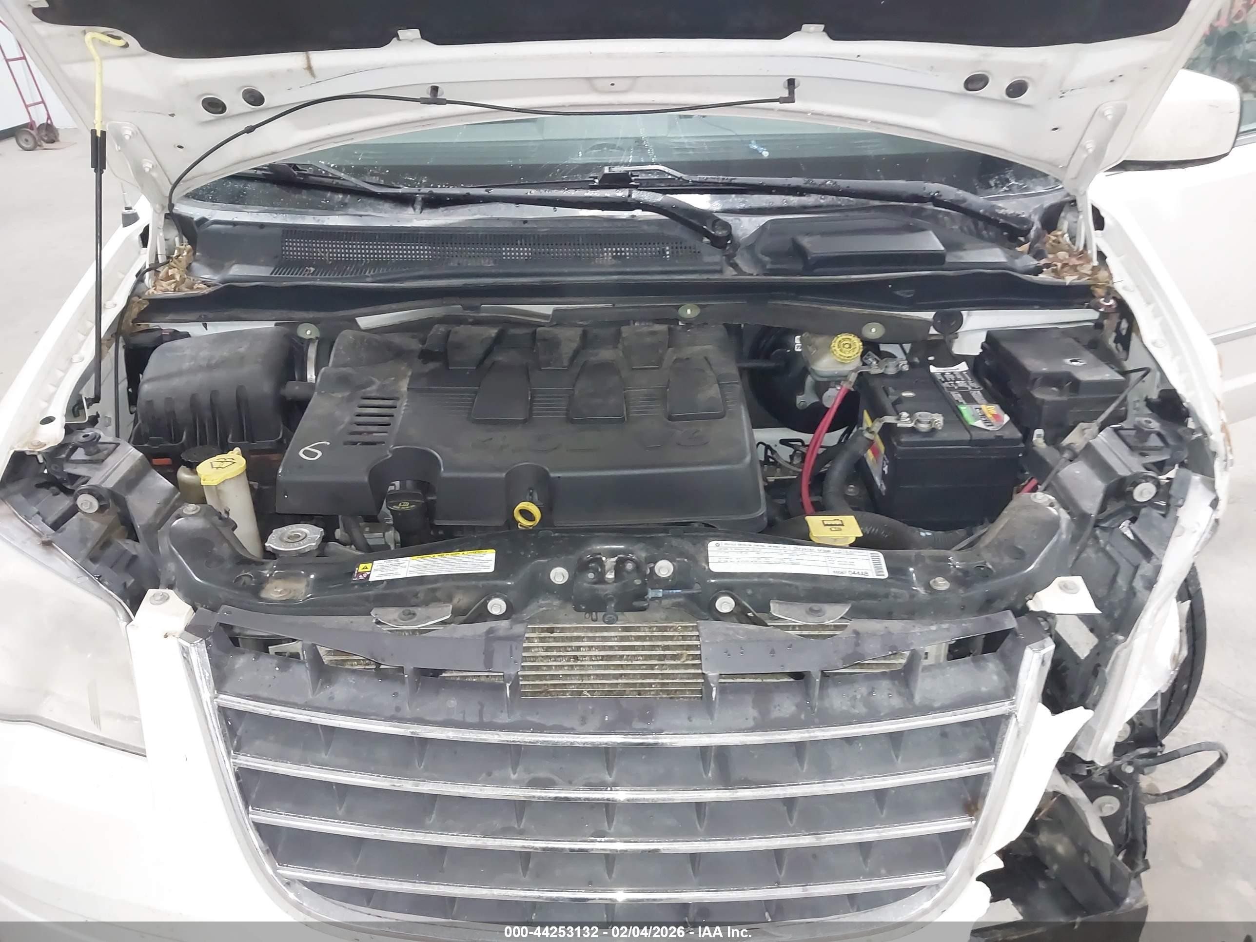 2010 Chrysler Town & Country Touring White vin: 2A4RR5DX6AR345486