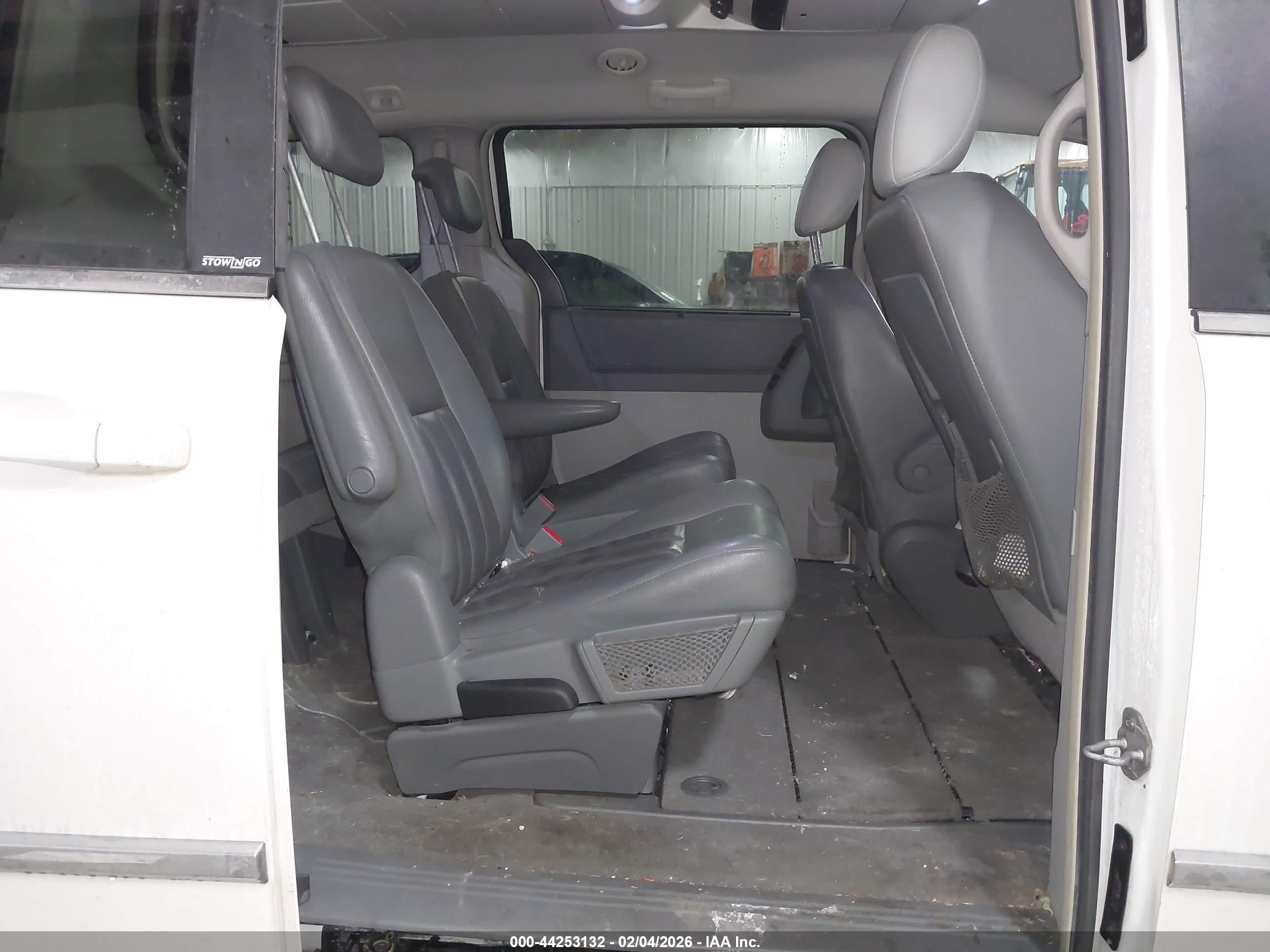 2010 Chrysler Town & Country Touring White vin: 2A4RR5DX6AR345486