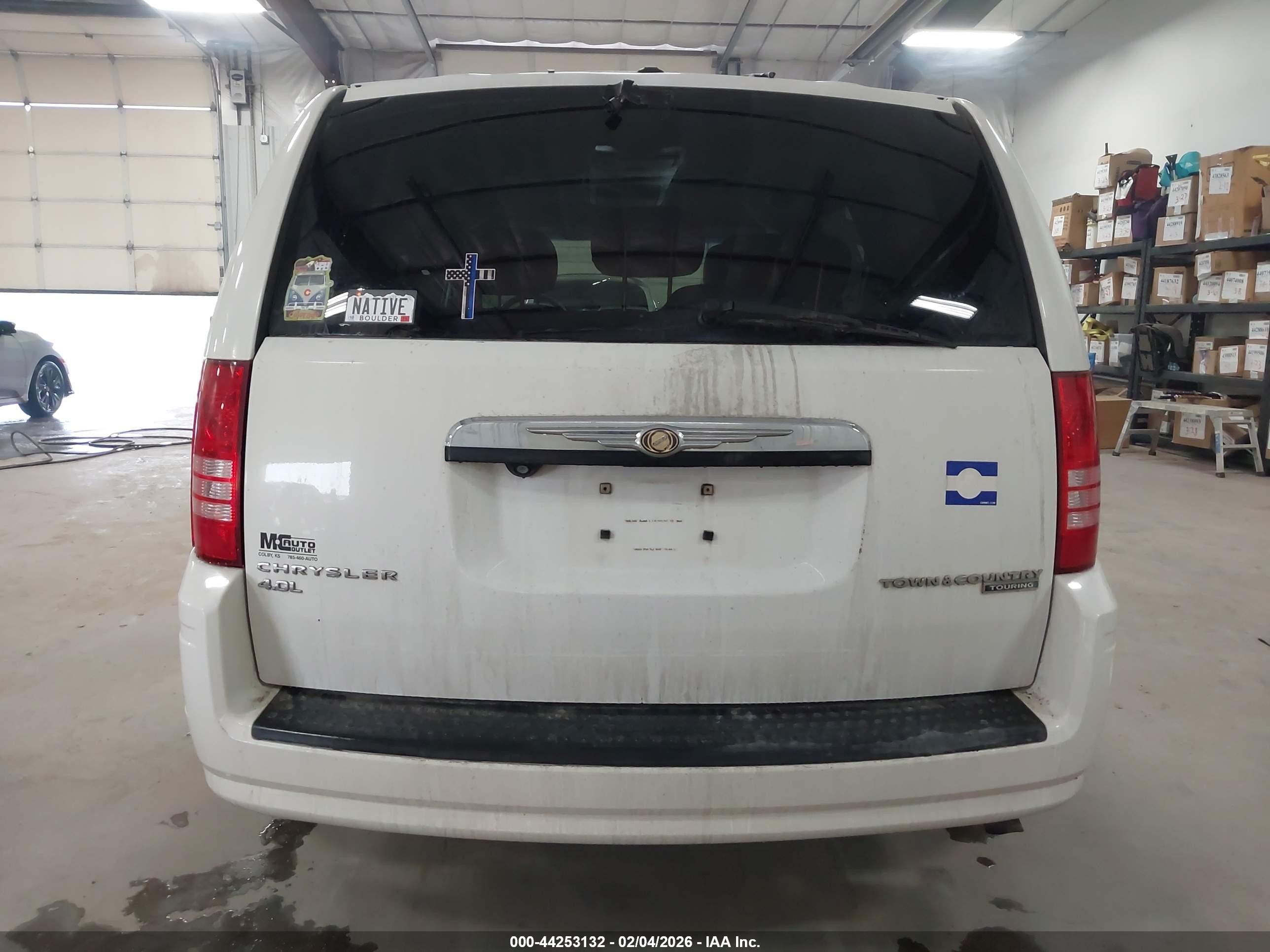2010 Chrysler Town & Country Touring White vin: 2A4RR5DX6AR345486