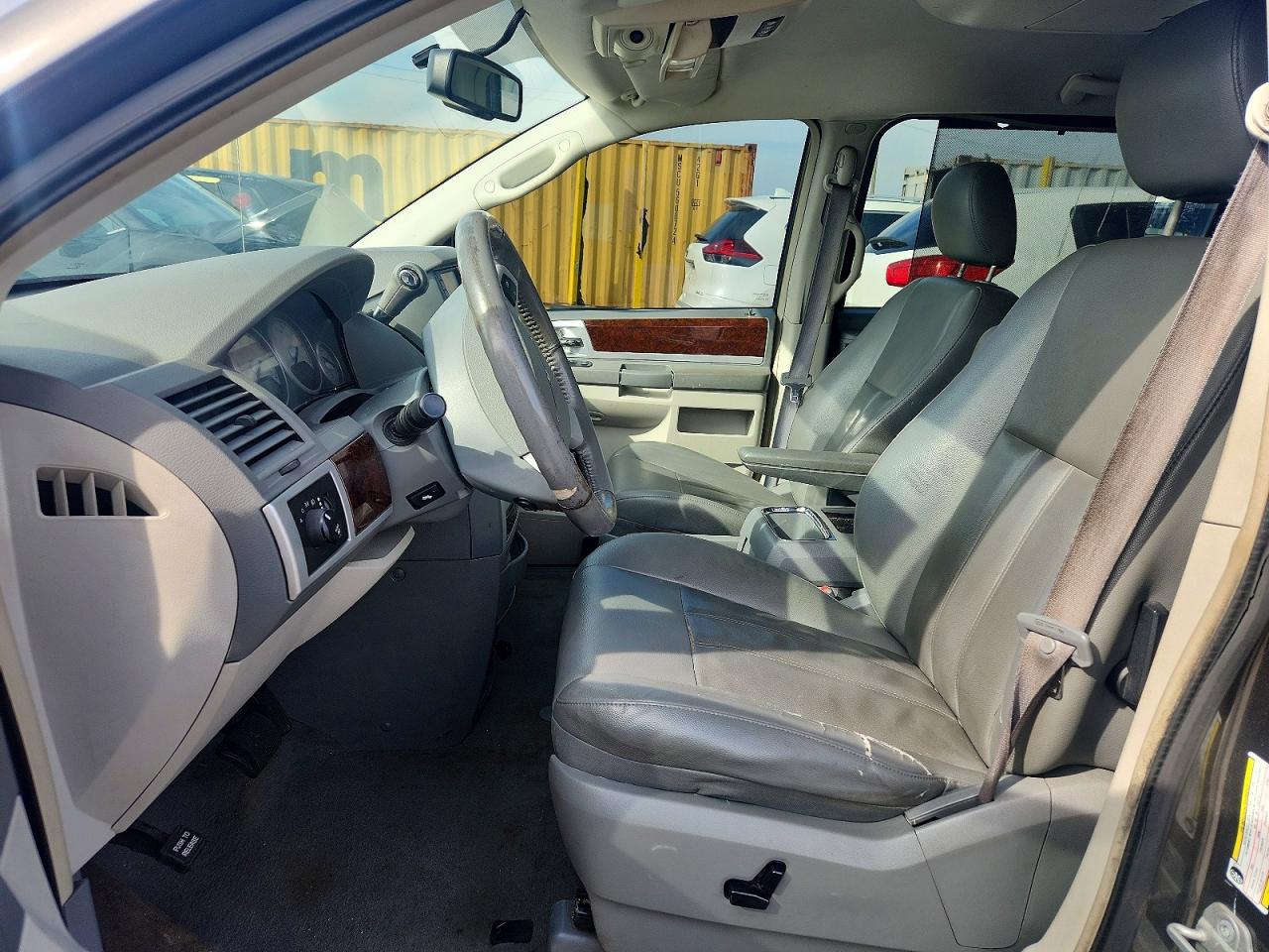 2010 Chrysler Town & Country Touring Gray vin: 2A4RR5DX7AR240438