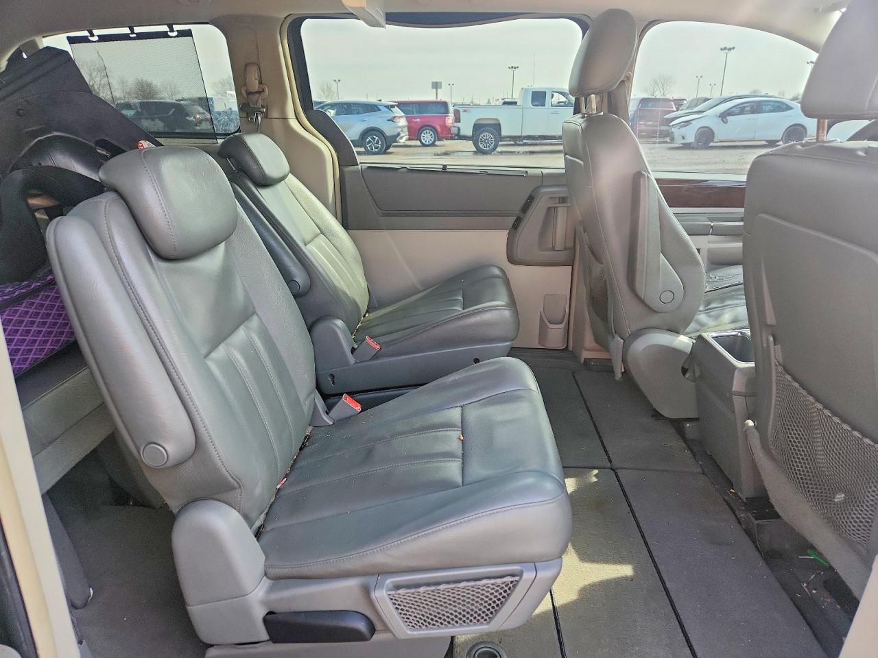 2010 Chrysler Town & Country Touring Gray vin: 2A4RR5DX7AR240438