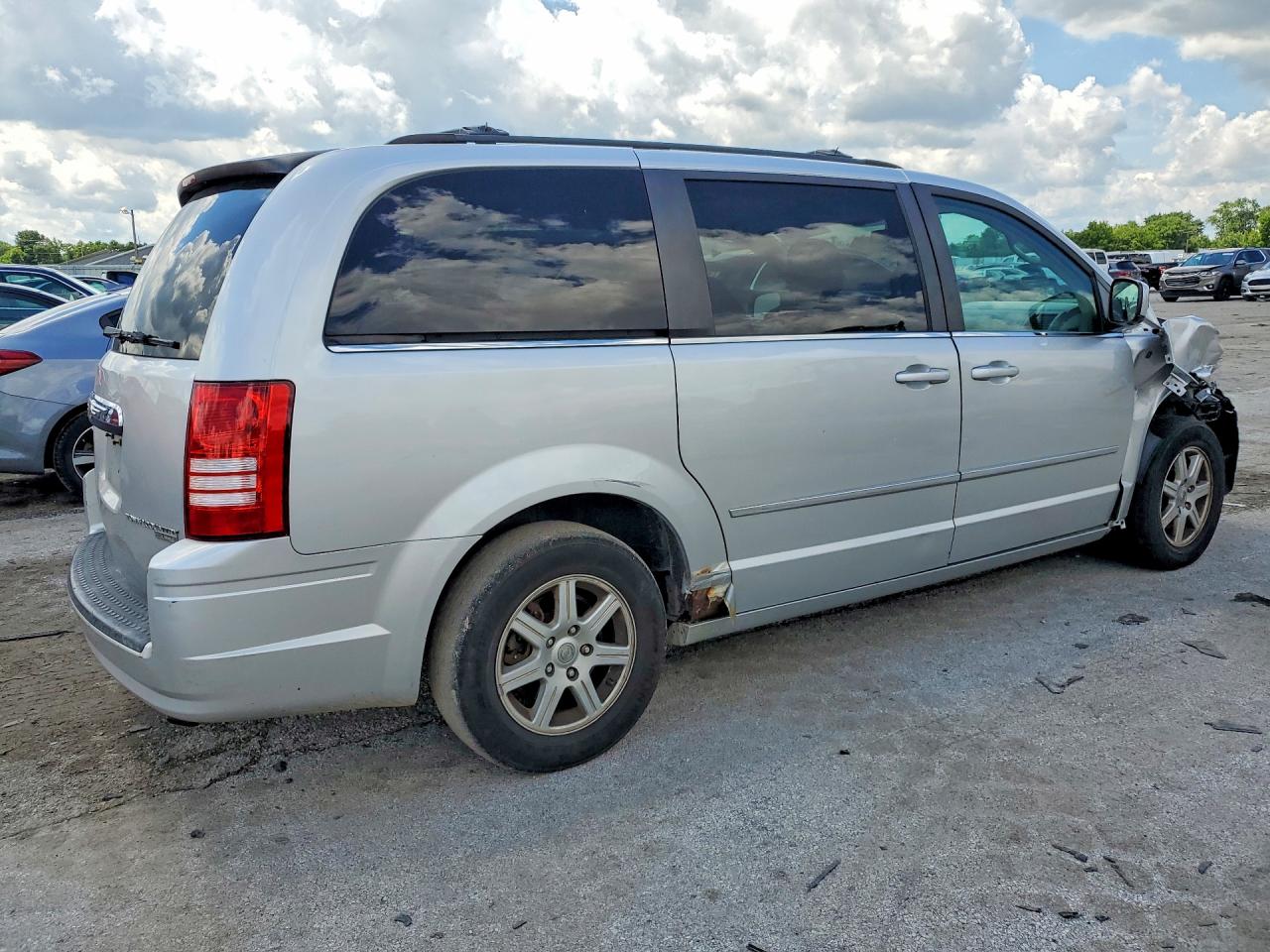 2010 Chrysler Town & Country Touring Silver vin: 2A4RR5DX7AR351443