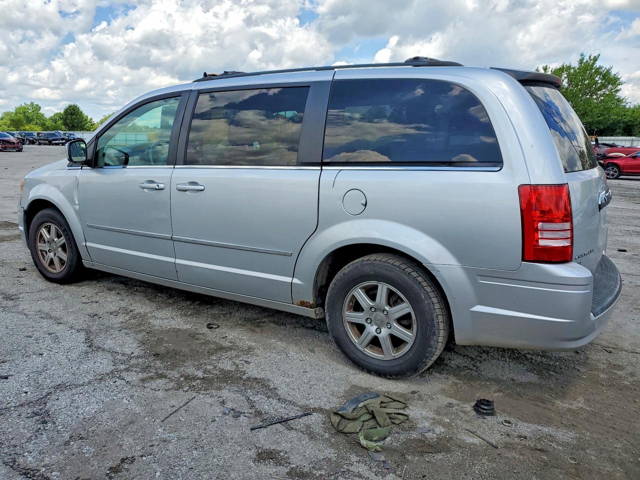 2010 Chrysler Town & Country Touring Silver vin: 2A4RR5DX7AR351443