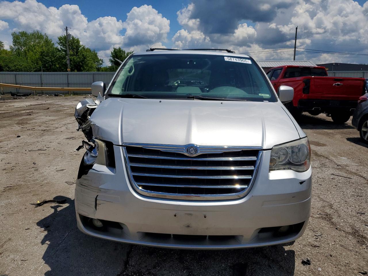 2010 Chrysler Town & Country Touring Silver vin: 2A4RR5DX7AR351443