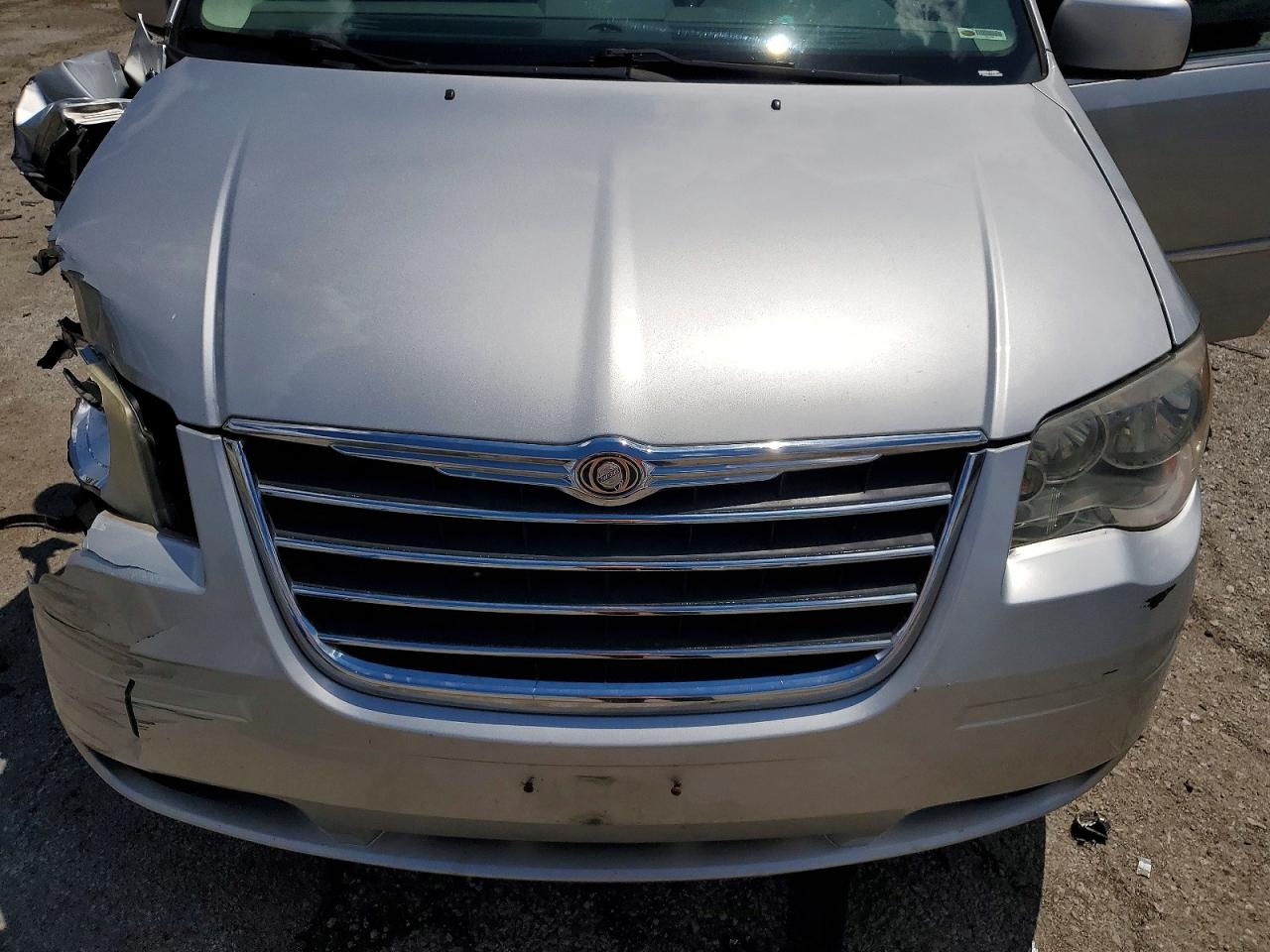 2010 Chrysler Town & Country Touring Silver vin: 2A4RR5DX7AR351443