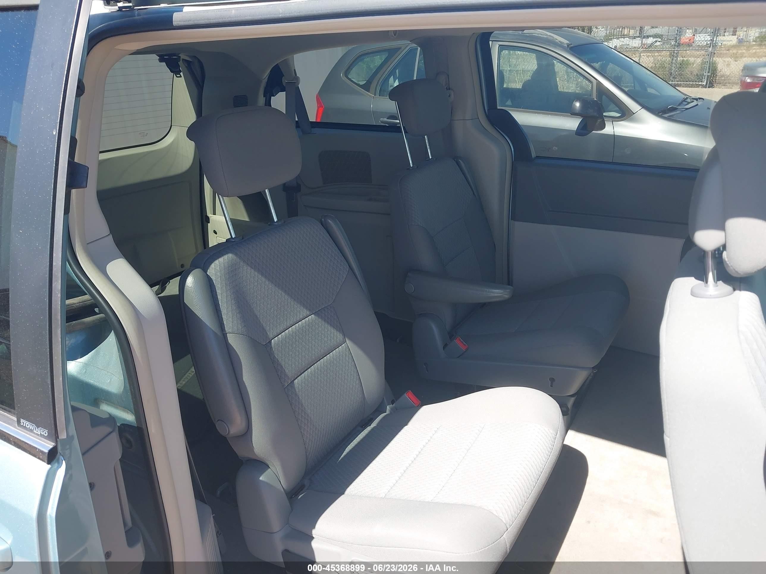 2010 Chrysler Town & Country Touring Light Blue vin: 2A4RR5DX7AR387942