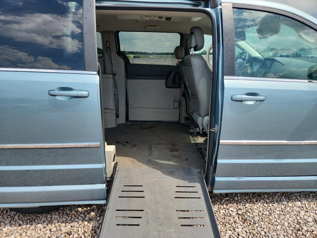 2010 Chrysler Town & Country Touring Blue vin: 2A4RR5DX7AR501146