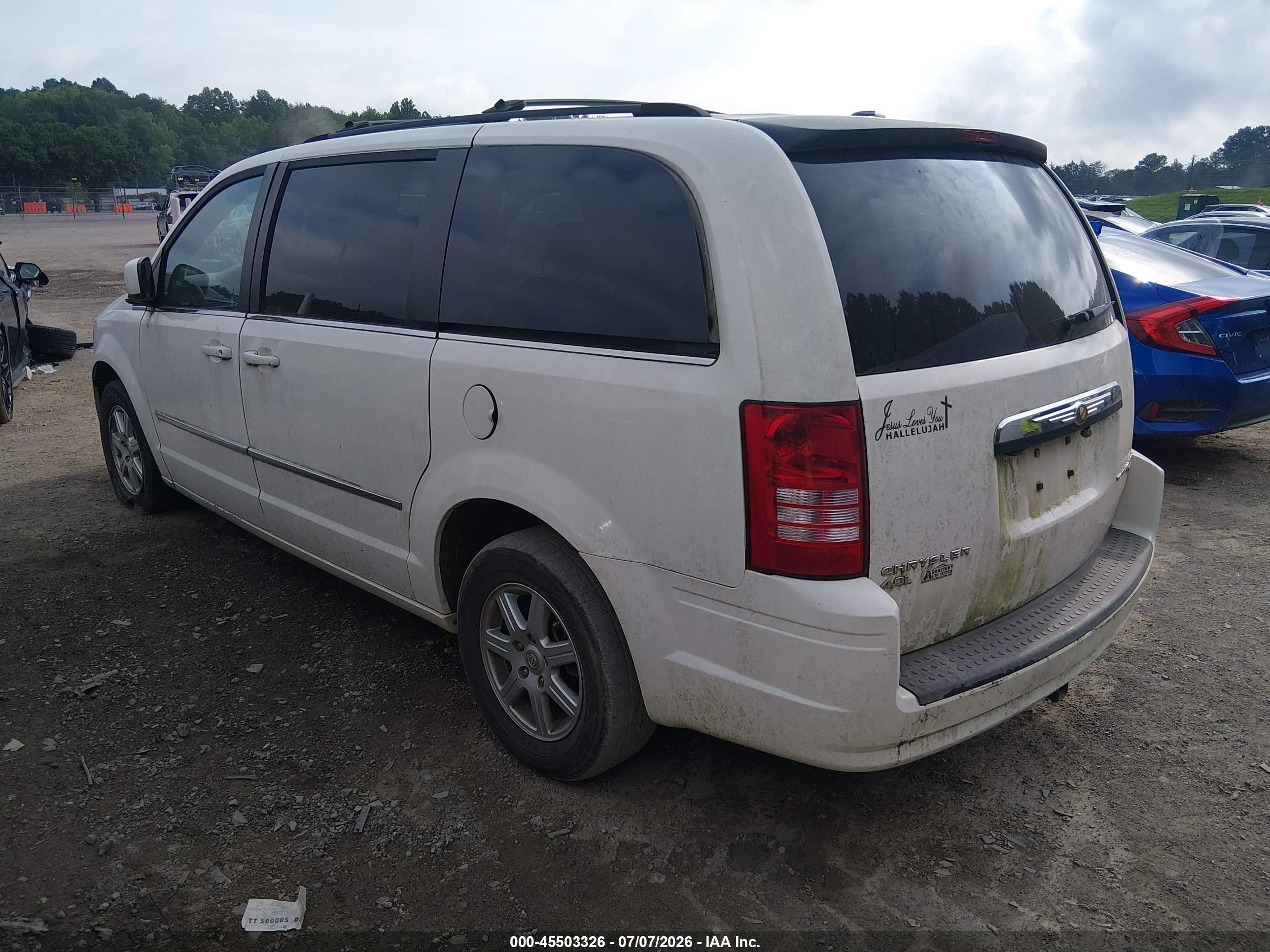 2010 Chrysler Town & Country Touring White vin: 2A4RR5DX8AR267986