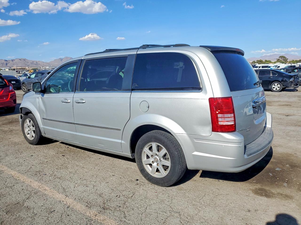 2010 Chrysler Town & Country Touring Silver vin: 2A4RR5DX8AR345540