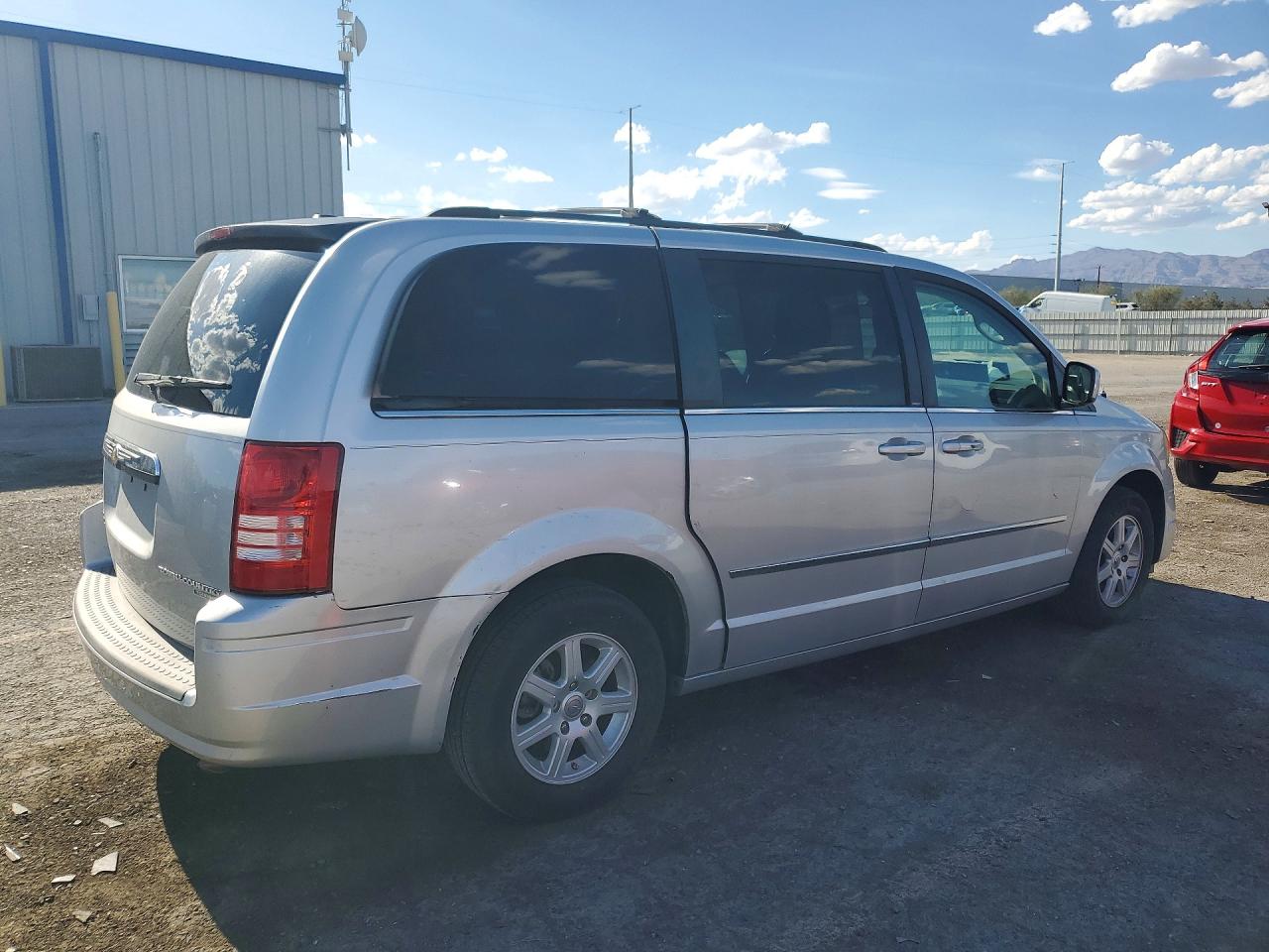 2010 Chrysler Town & Country Touring Silver vin: 2A4RR5DX8AR345540