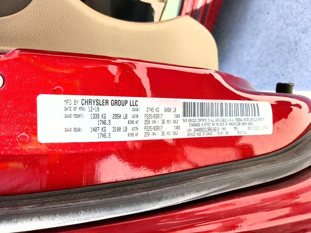 2011 Chrysler Town & Country Limited Red vin: 2A4RR6DG1BR616610