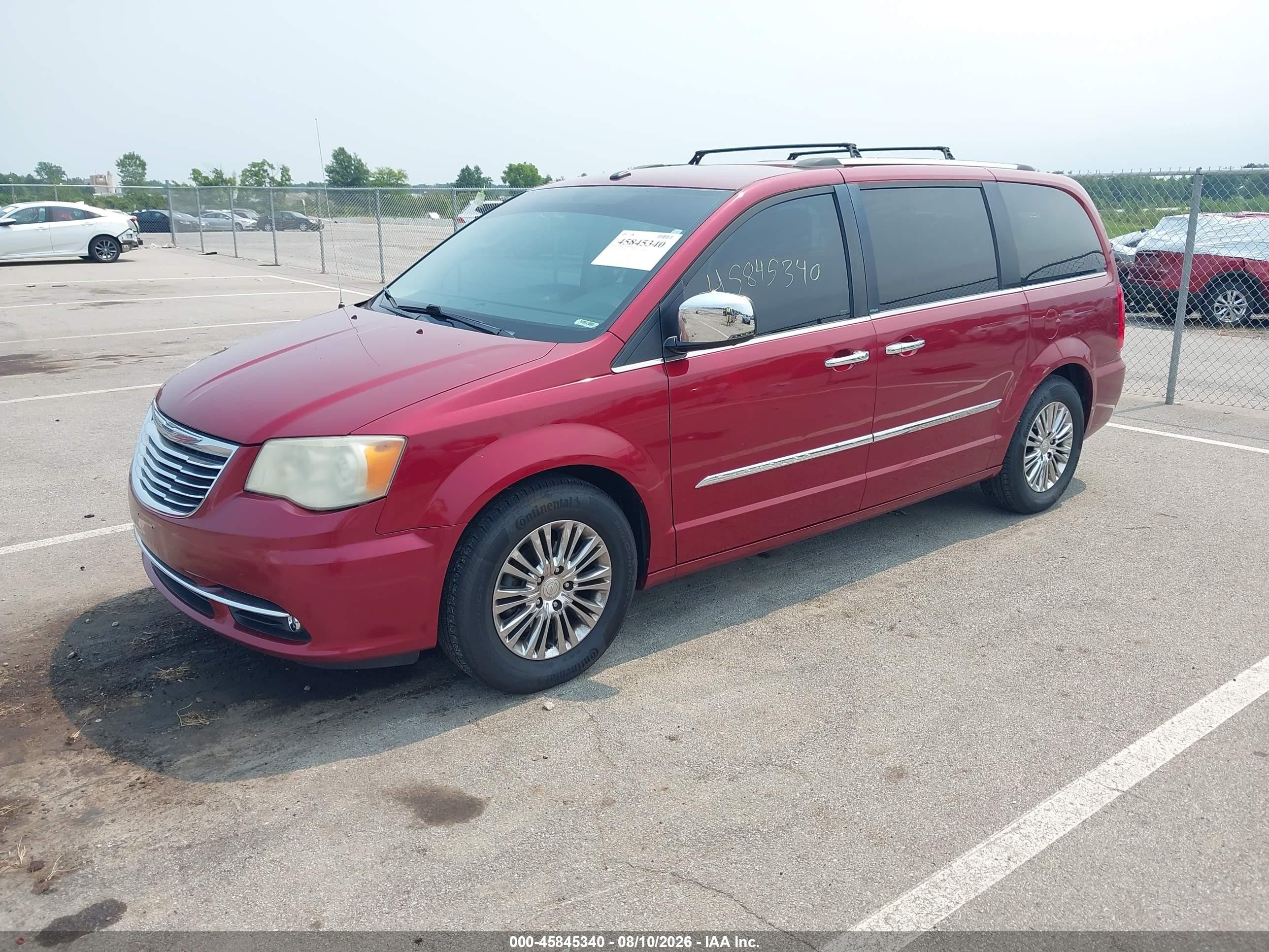 2011 Chrysler Town & Country Limited Red vin: 2A4RR6DG2BR667372
