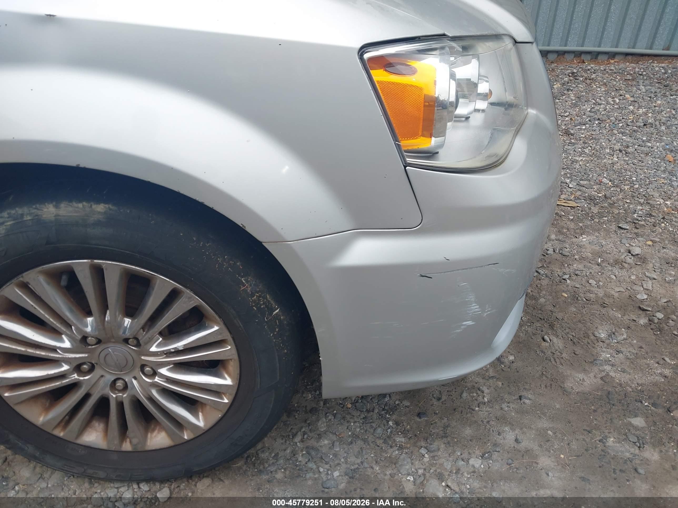 2011 Chrysler Town & Country Limited Silver vin: 2A4RR6DG3BR800818