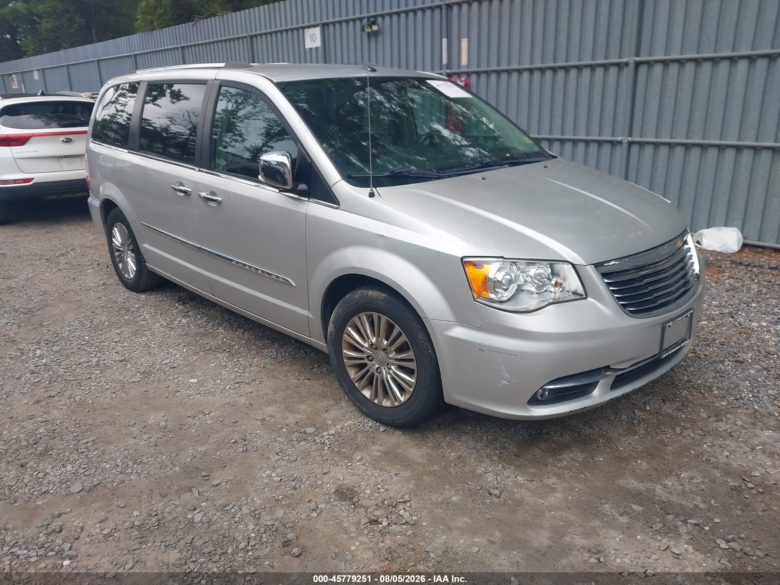2011 Chrysler Town & Country Limited Silver vin: 2A4RR6DG3BR800818