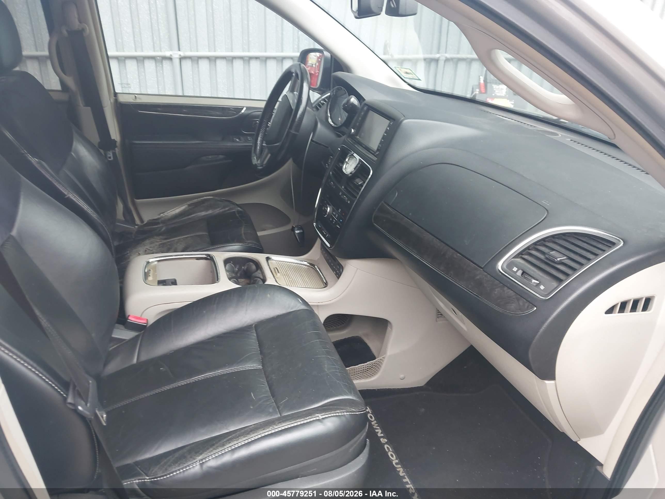 2011 Chrysler Town & Country Limited Silver vin: 2A4RR6DG3BR800818