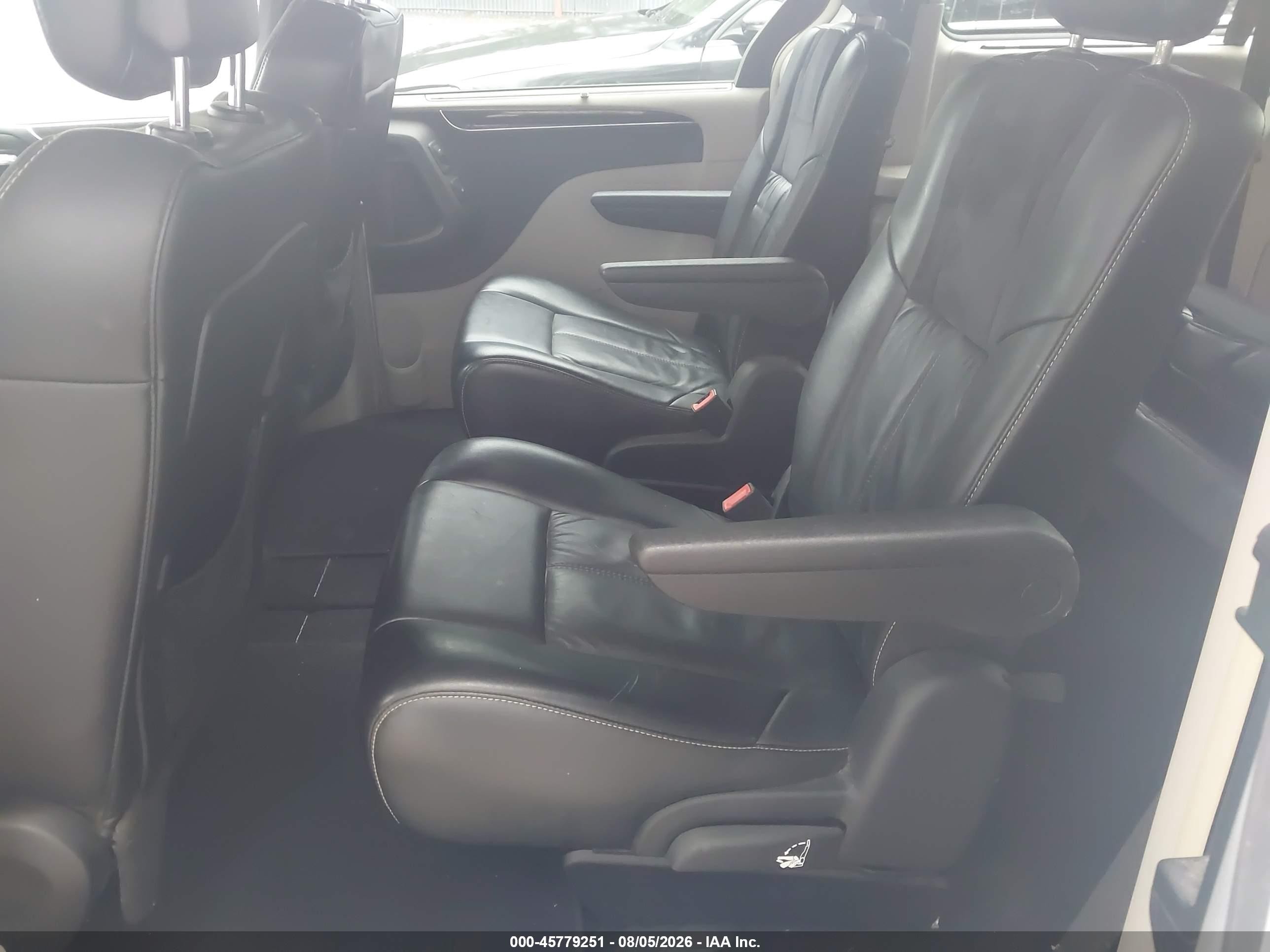 2011 Chrysler Town & Country Limited Silver vin: 2A4RR6DG3BR800818